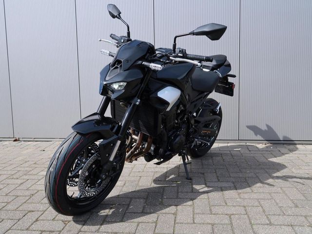 kawasaki - z900