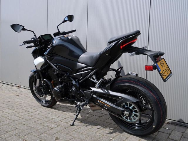 kawasaki - z900