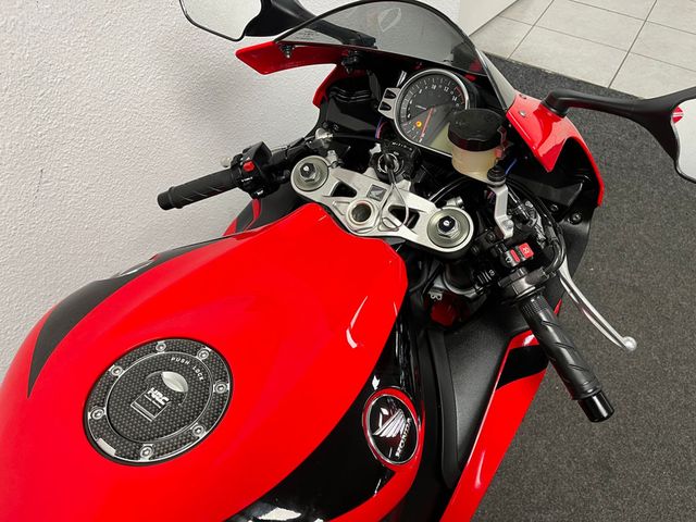 honda - cbr-1000-rr-fireblade