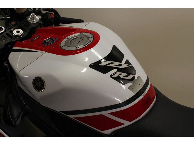 yamaha - r1