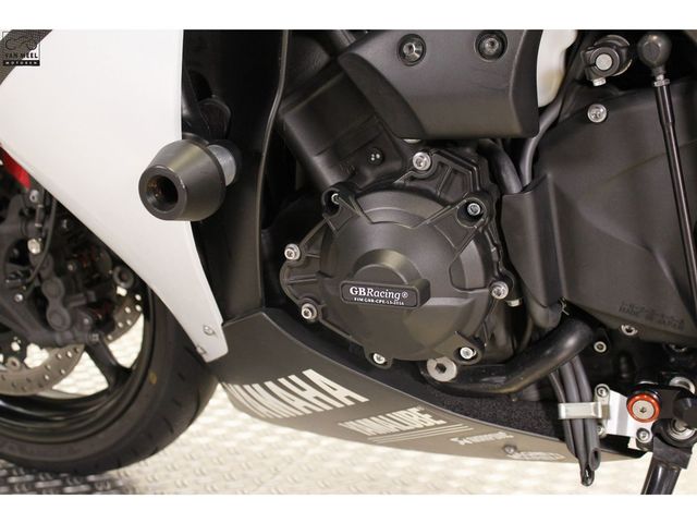 yamaha - r1