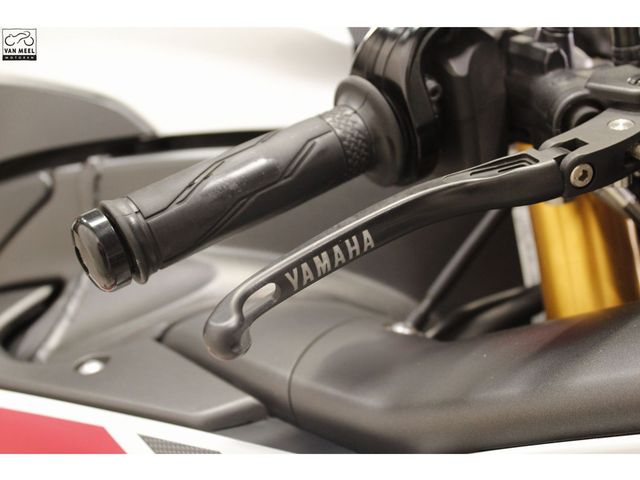 yamaha - r1