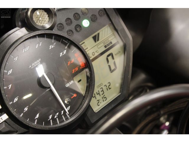 yamaha - r1