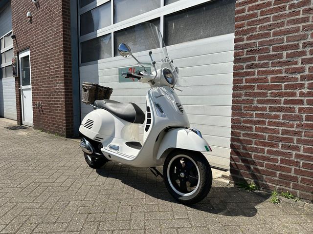 vespa - gts-300