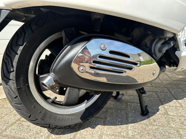 vespa - gts-300