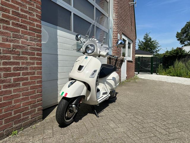 vespa - gts-300