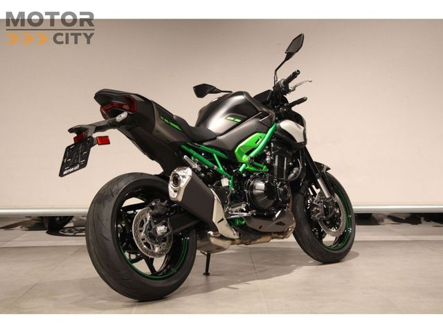 kawasaki - z900