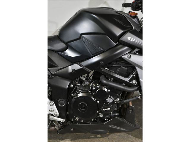 suzuki - gsr-750-a-street-extreme