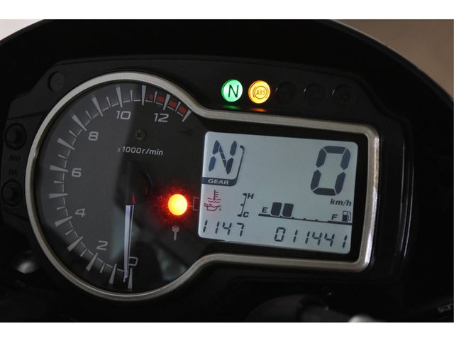 suzuki - gsr-750-a-street-extreme