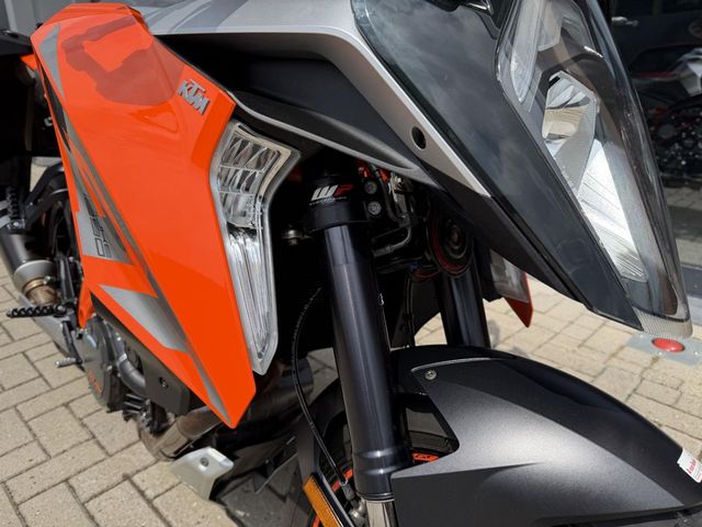 ktm - 1290-super-duke-gt