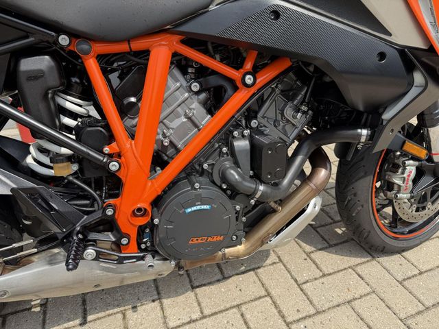 ktm - 1290-super-duke-gt