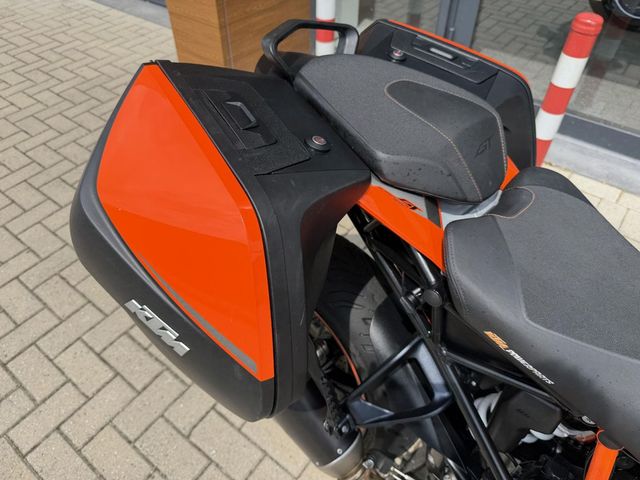 ktm - 1290-super-duke-gt