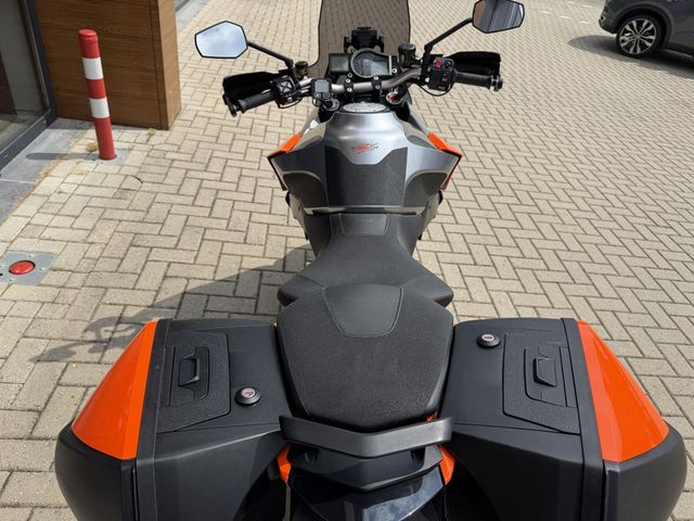 ktm - 1290-super-duke-gt