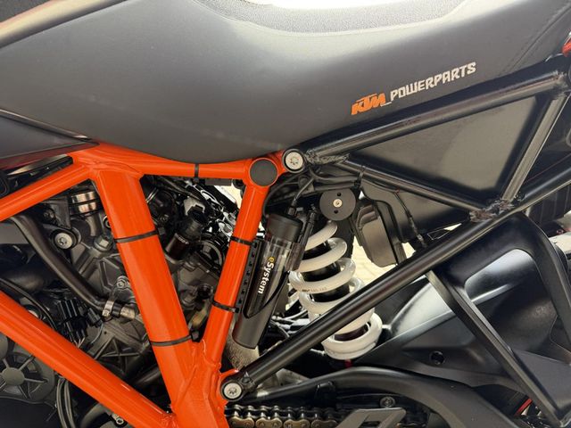 ktm - 1290-super-duke-gt