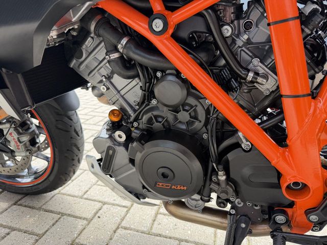 ktm - 1290-super-duke-gt