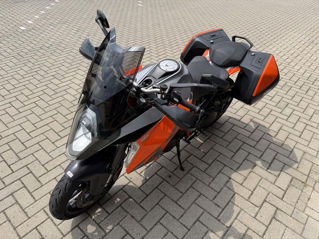 ktm - 1290-super-duke-gt