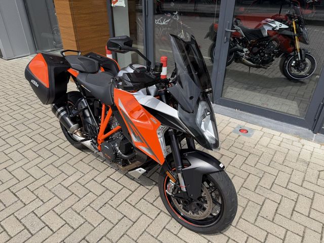 ktm - 1290-super-duke-gt