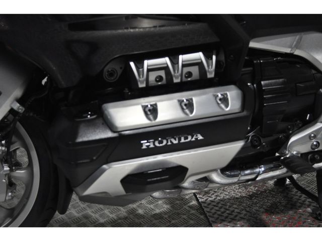 honda - gl-1800-goldwing-tour-dct