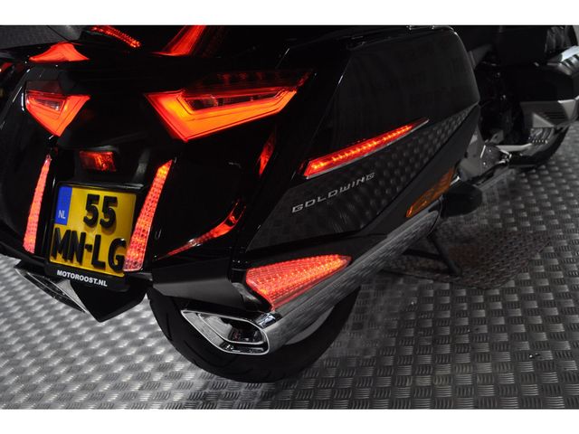 honda - gl-1800-goldwing-tour-dct