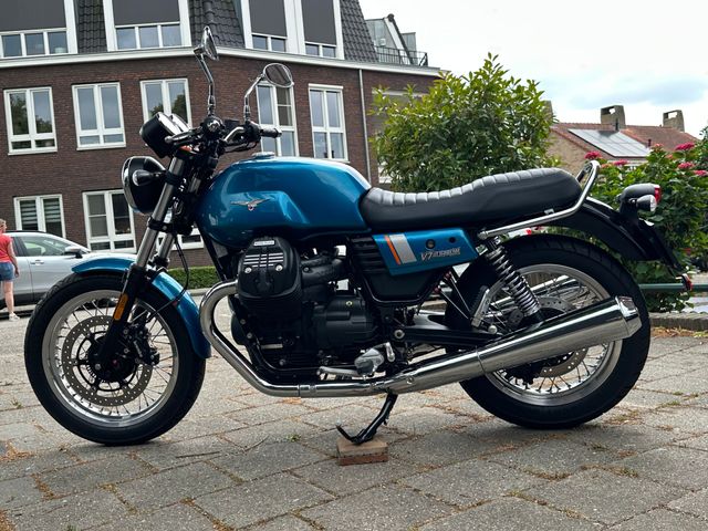 moto-guzzi - v-7-iii-special