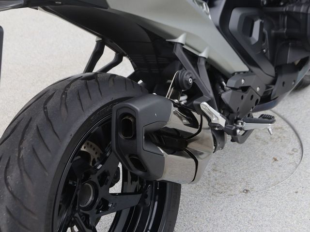 bmw - r-1300-r