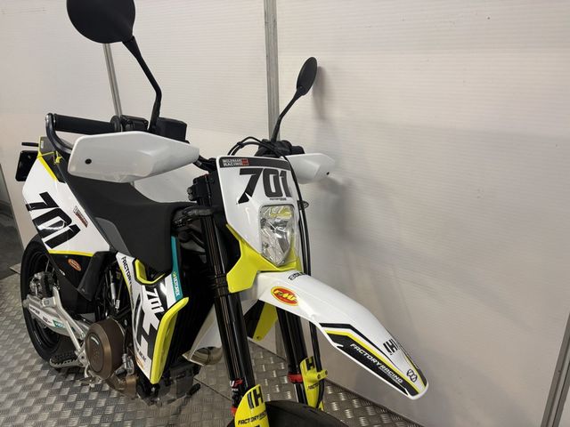 husqvarna - 701-supermoto