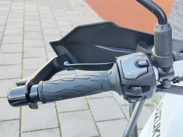 suzuki - v-strom-800-de