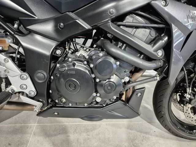 suzuki - gsr-750