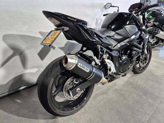 suzuki - gsr-750