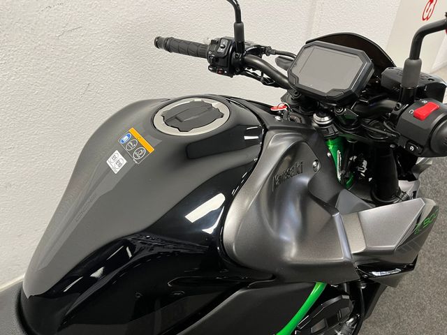 kawasaki - z900