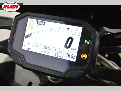 KAWASAKI Z900 SE PERFORMANCE – foto 4