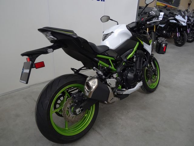 kawasaki - z900