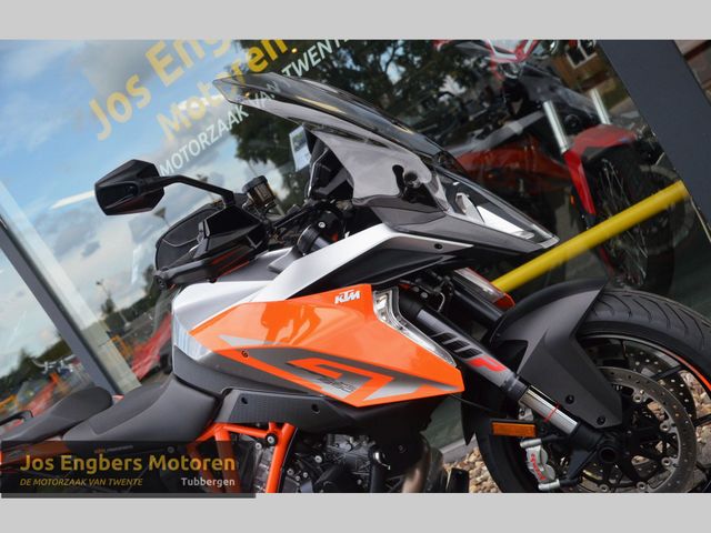 ktm - 1290-super-duke-gt