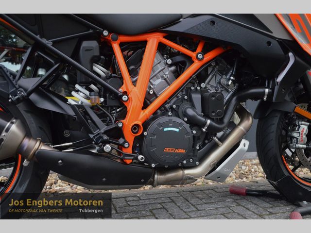 ktm - 1290-super-duke-gt