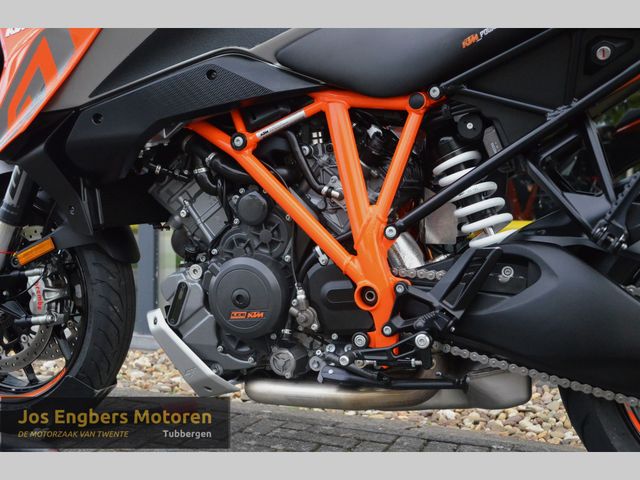ktm - 1290-super-duke-gt