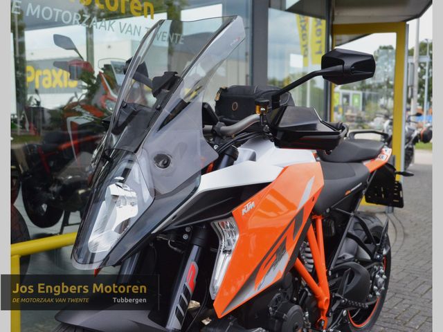 ktm - 1290-super-duke-gt