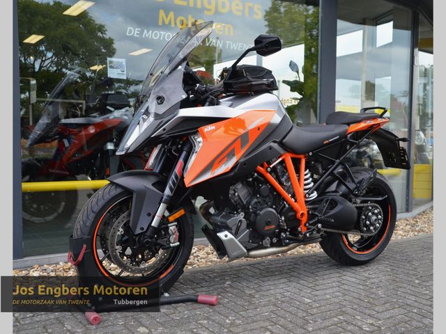 ktm - 1290-super-duke-gt