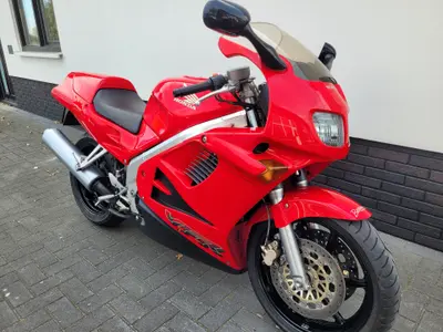 HONDA VFR 750 F – foto 4
