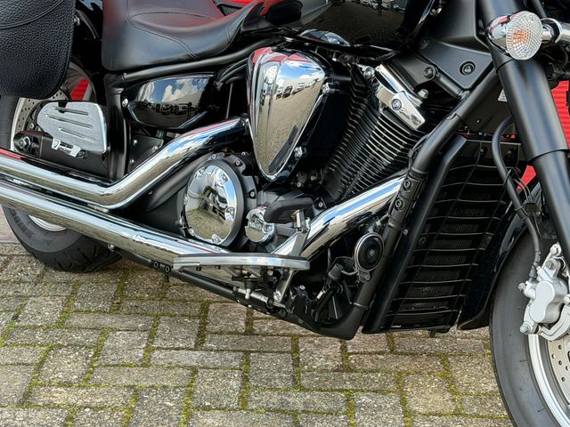 yamaha - xvs-1300-a-midnight-star