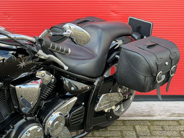 yamaha - xvs-1300-a-midnight-star
