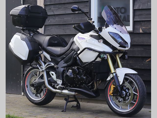 triumph - tiger-1050