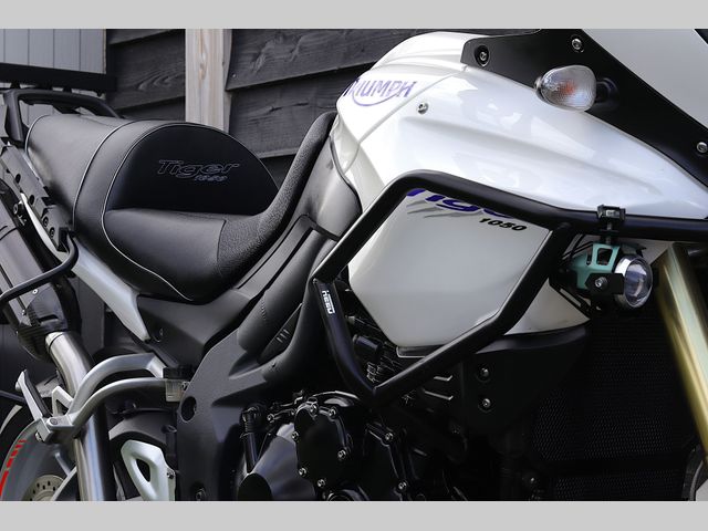 triumph - tiger-1050