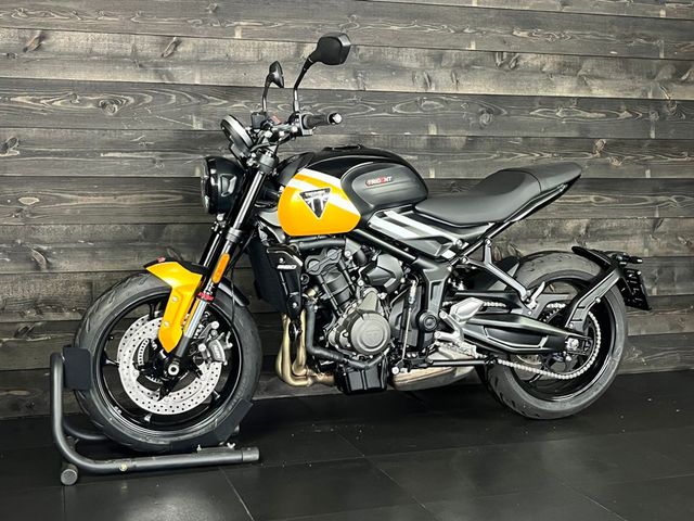 triumph - trident-660