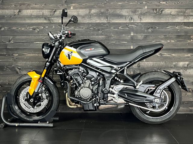 triumph - trident-660
