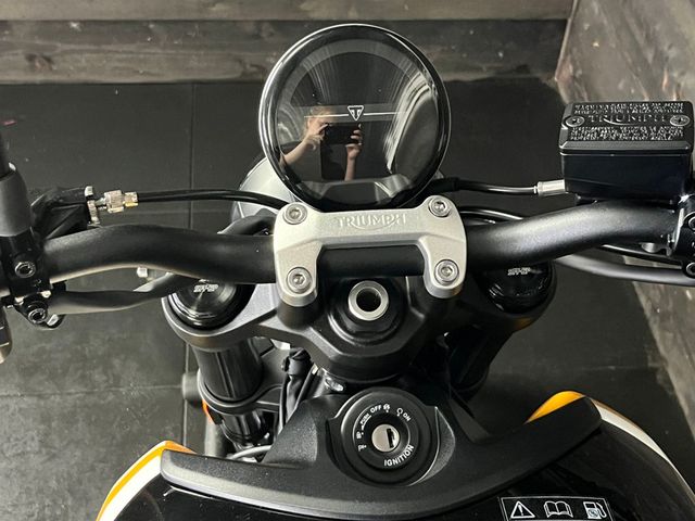 triumph - trident-660