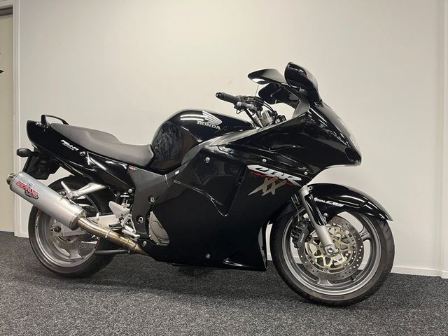 honda - cbr-1100--xx-super-blackbird