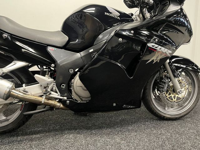 honda - cbr-1100--xx-super-blackbird