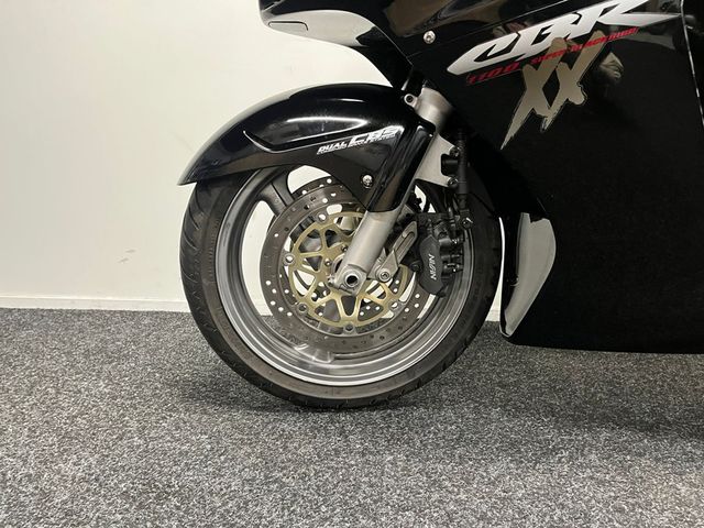 honda - cbr-1100--xx-super-blackbird