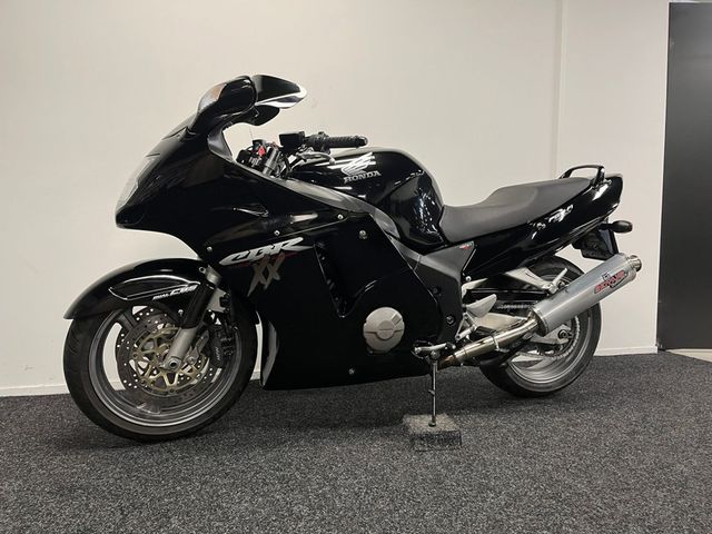 honda - cbr-1100--xx-super-blackbird