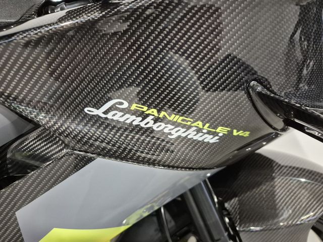 ducati - panigale-v4-lamborghini